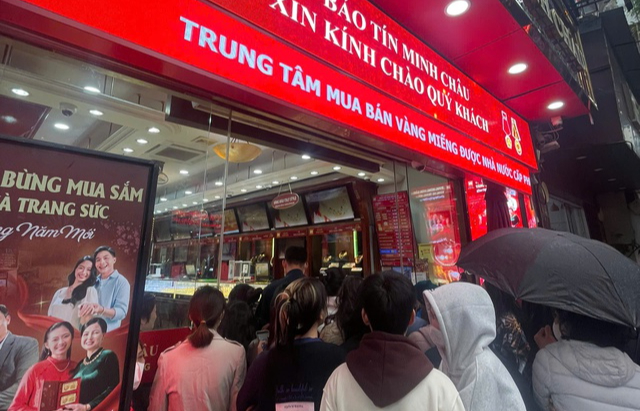 Quyết rút sổ tiết kiệm 800 triệu trước hạn để "bắt đáy" vàng khi giá đột ngột rớt mạnh, nhưng... "đời không như là mơ" - Ảnh 1.