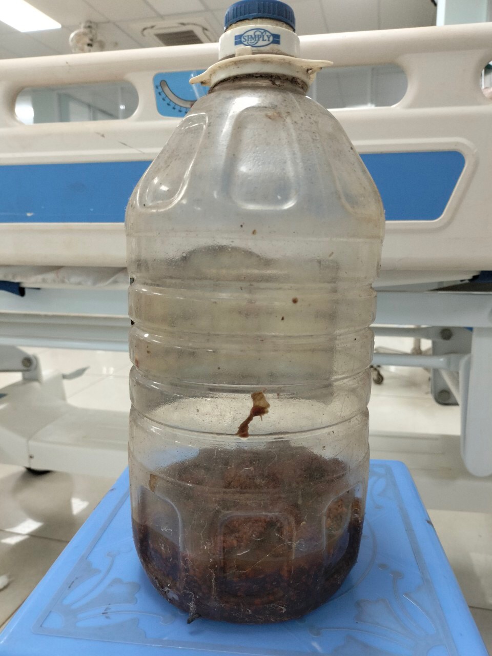 Ngộ độc rượu khi uống cà gai: Hai người mê sảng , cấp cứu tại bệnh viện Gia Lai - Ảnh 1. Ngộ độc rượu khi uống cà gai: Hai người mê sảng , cấp cứu tại bệnh viện Gia Lai - Ảnh 1.