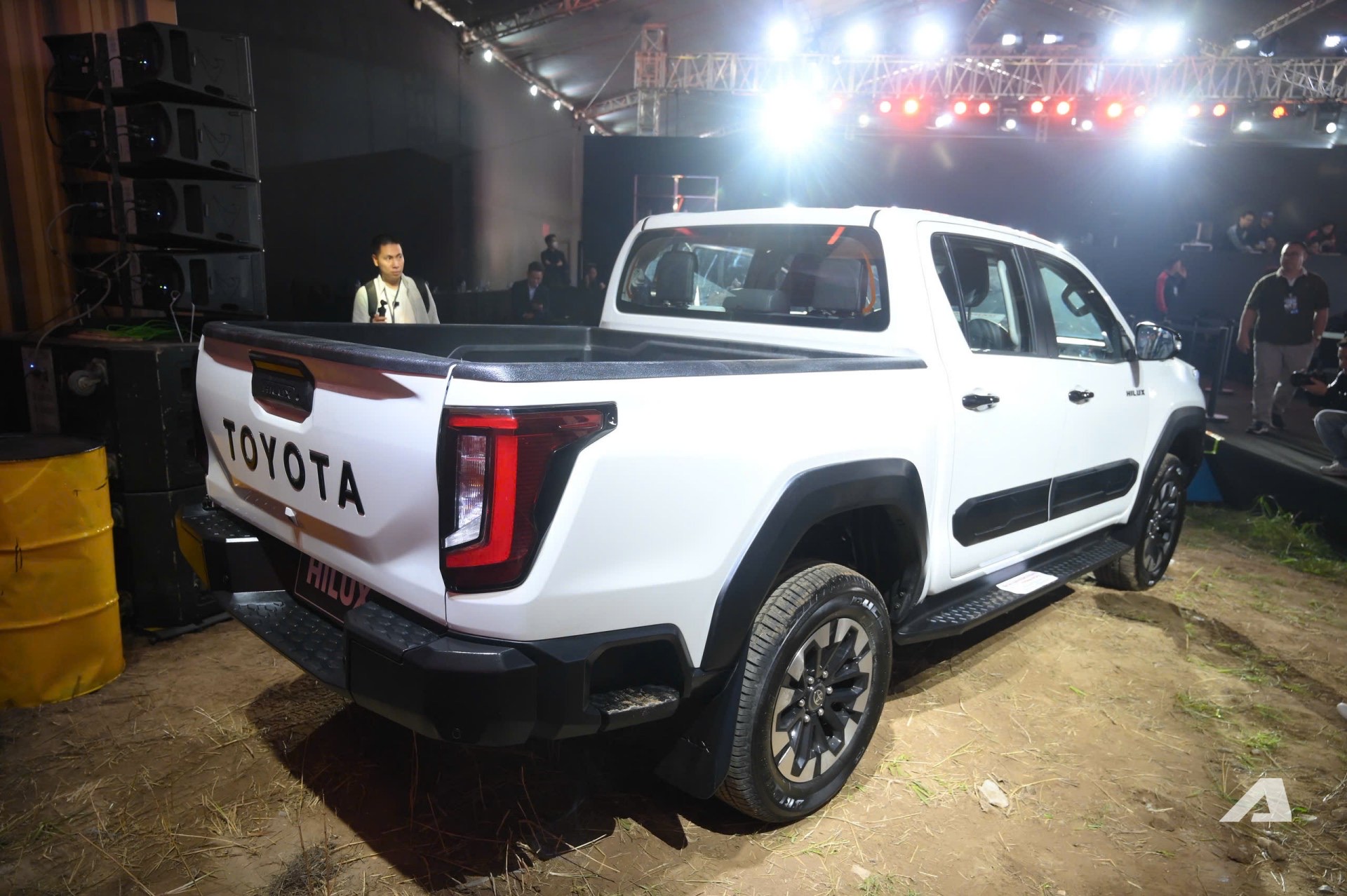 Thị trường ô tô mới Việt Nam 2026: Xe điện và mẫu xe phổ thông nổi bật - Ảnh 2. Thị trường ô tô mới Việt Nam 2026: Xe điện và mẫu xe phổ thông nổi bật - Ảnh 2.