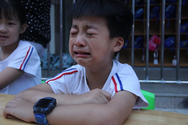 Con làm phép tính “11 - 4 = 7” bị cô giáo gạch đỏ, mẹ tưởng cô chấm sai, bức xúc chất vấn và cái kết ngỡ ngàng - Ảnh 2.