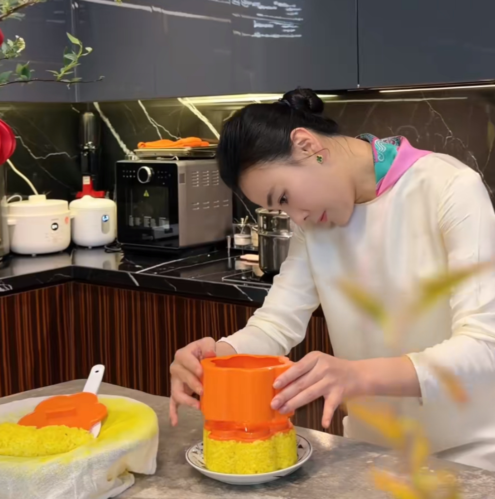 Phương Oanh không còn đeo nhẫn cưới - Ảnh 3.