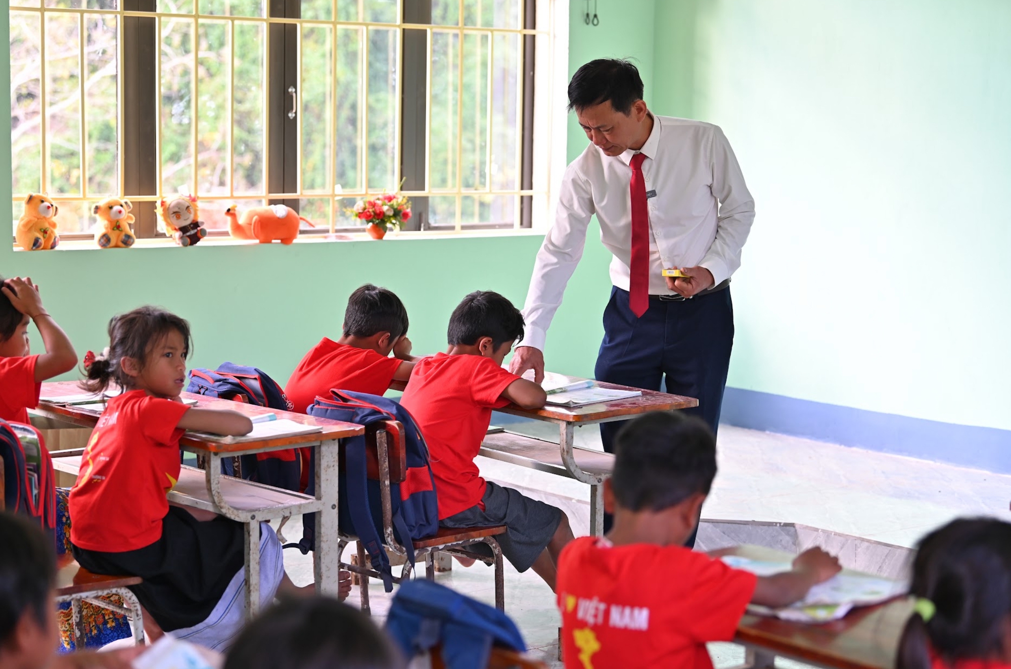 Lớp học Cồn Roàng: Nơi thầy trò vượt khó khăn vùng biên năm 2026 - Ảnh 1.