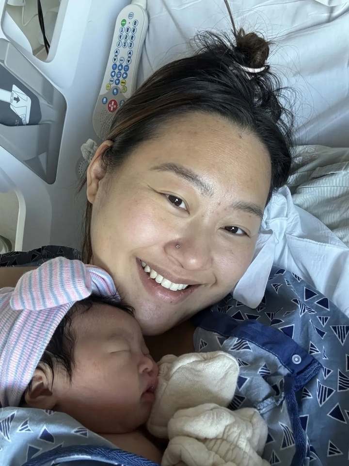 Mô vú tiềm ẩn và câu chuyện bất ngờ của bà mẹ có bầu ngực thứ ba sau sinh - Ảnh 1.