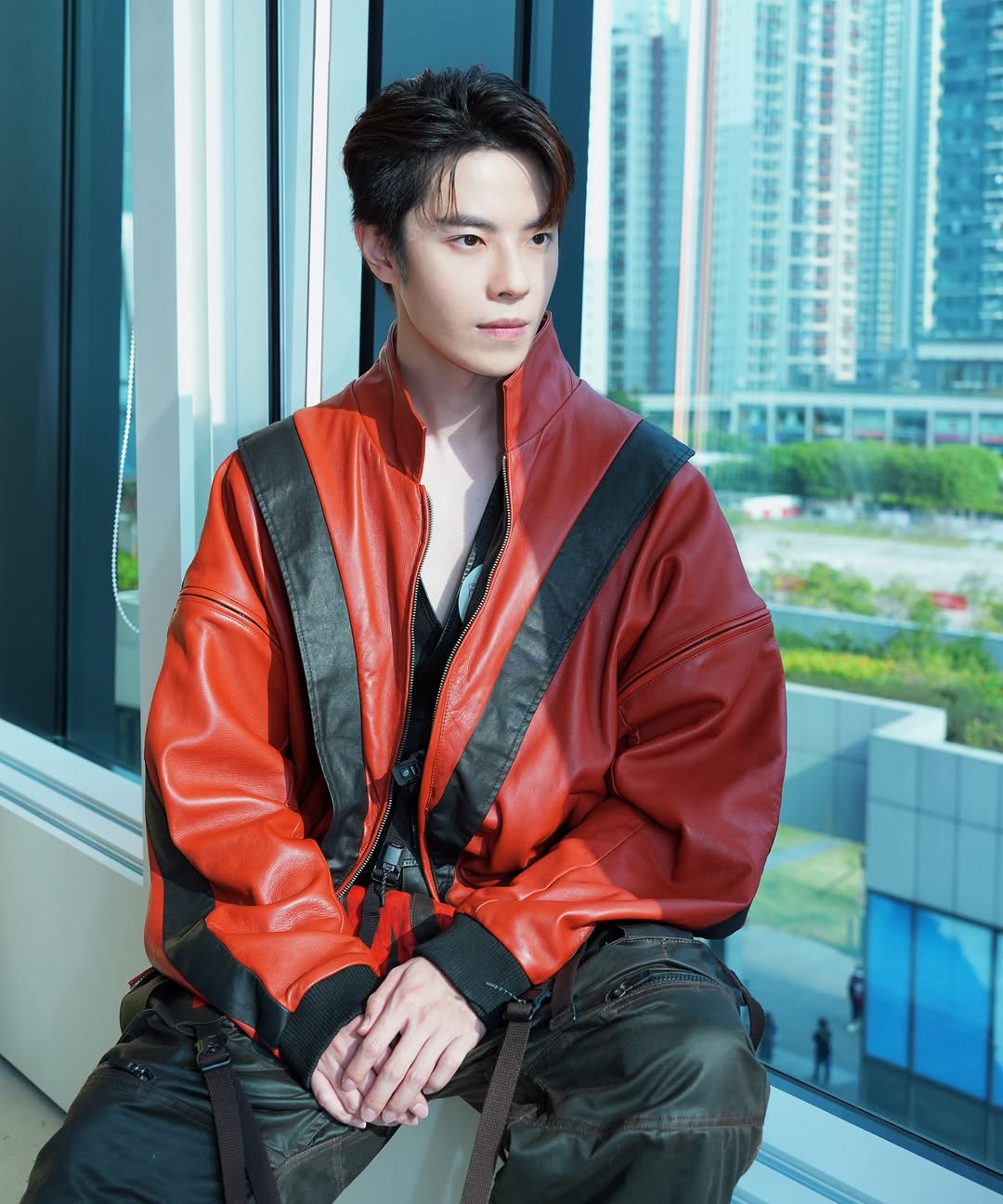 Nam diễn viên TVB làm việc 20 tiếng mỗi ngày , đóng 65 tập phim trong 5 ngày - Ảnh 3. Nam diễn viên TVB làm việc 20 tiếng mỗi ngày , đóng 65 tập phim trong 5 ngày - Ảnh 3.