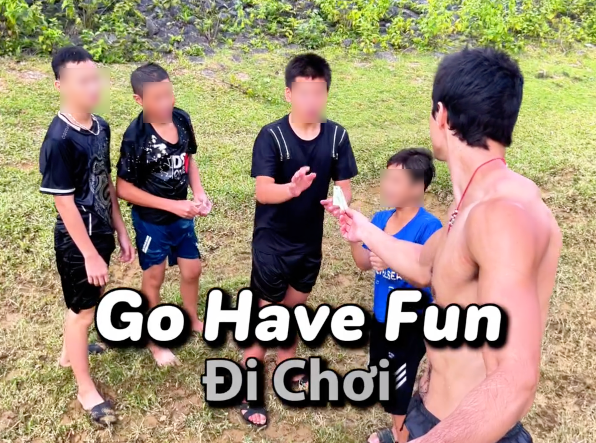 Hành động đẹp của trẻ vùng cao khiến khách Tây nể phục trong năm 2026 - Ảnh 3.