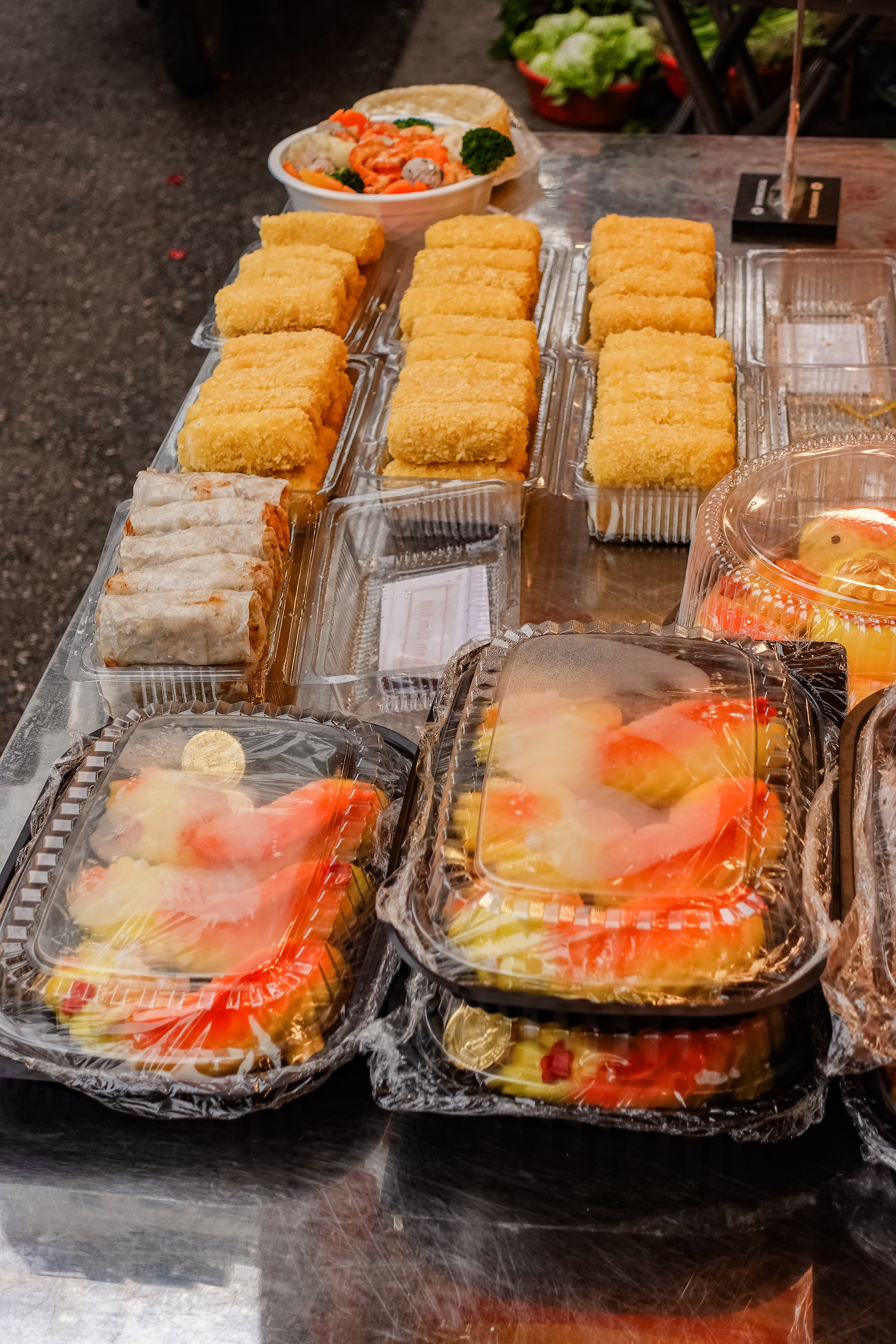 Gà luộc 1 triệu/con vẫn đổ xô mua - đây là khu chợ hot nhất Hà Nội hôm nay! - Ảnh 10.