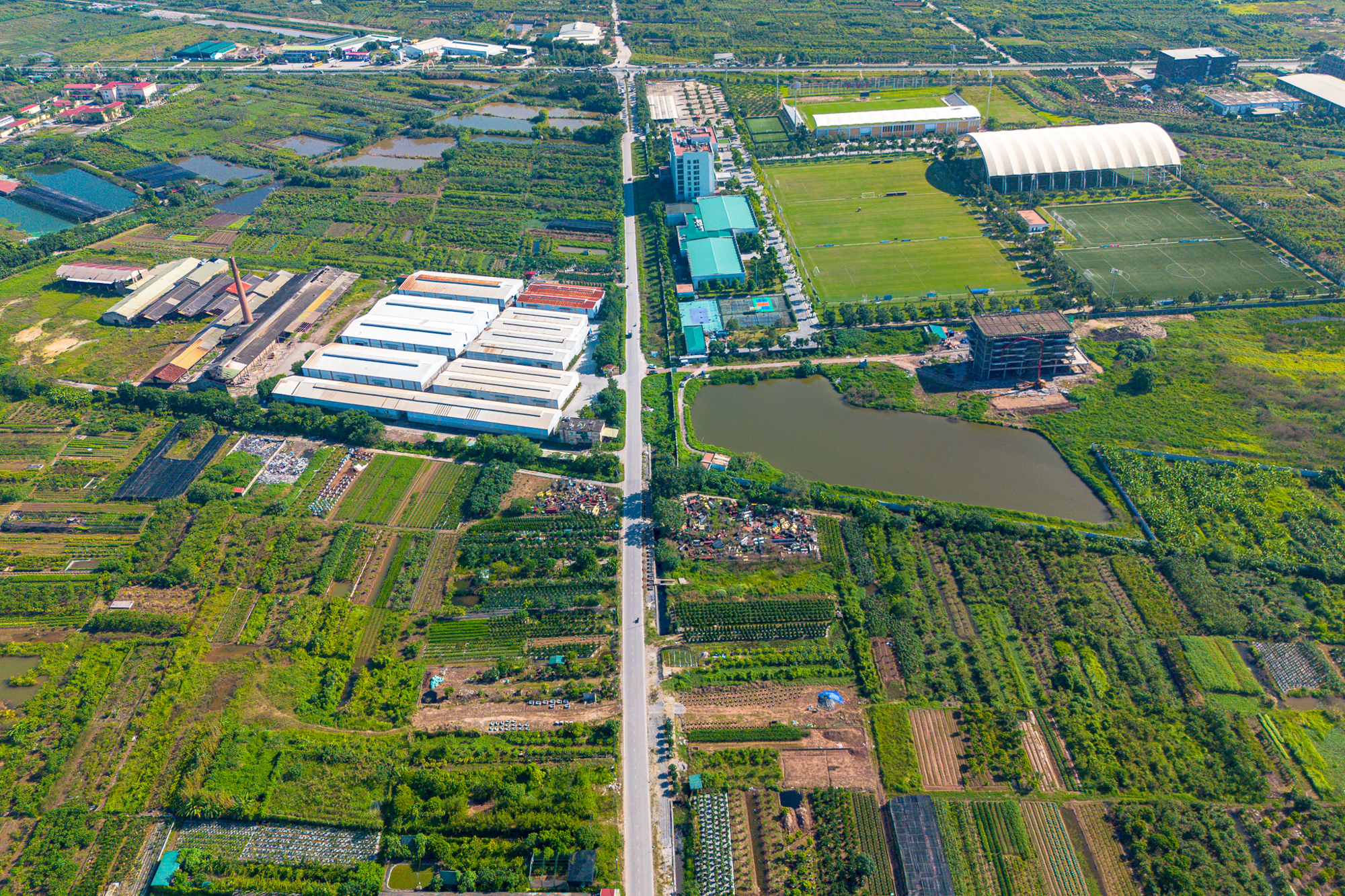 Toàn cảnh công trường sân vận động 60.000 chỗ lớn thứ 2 Việt Nam: Có mặt bằng 