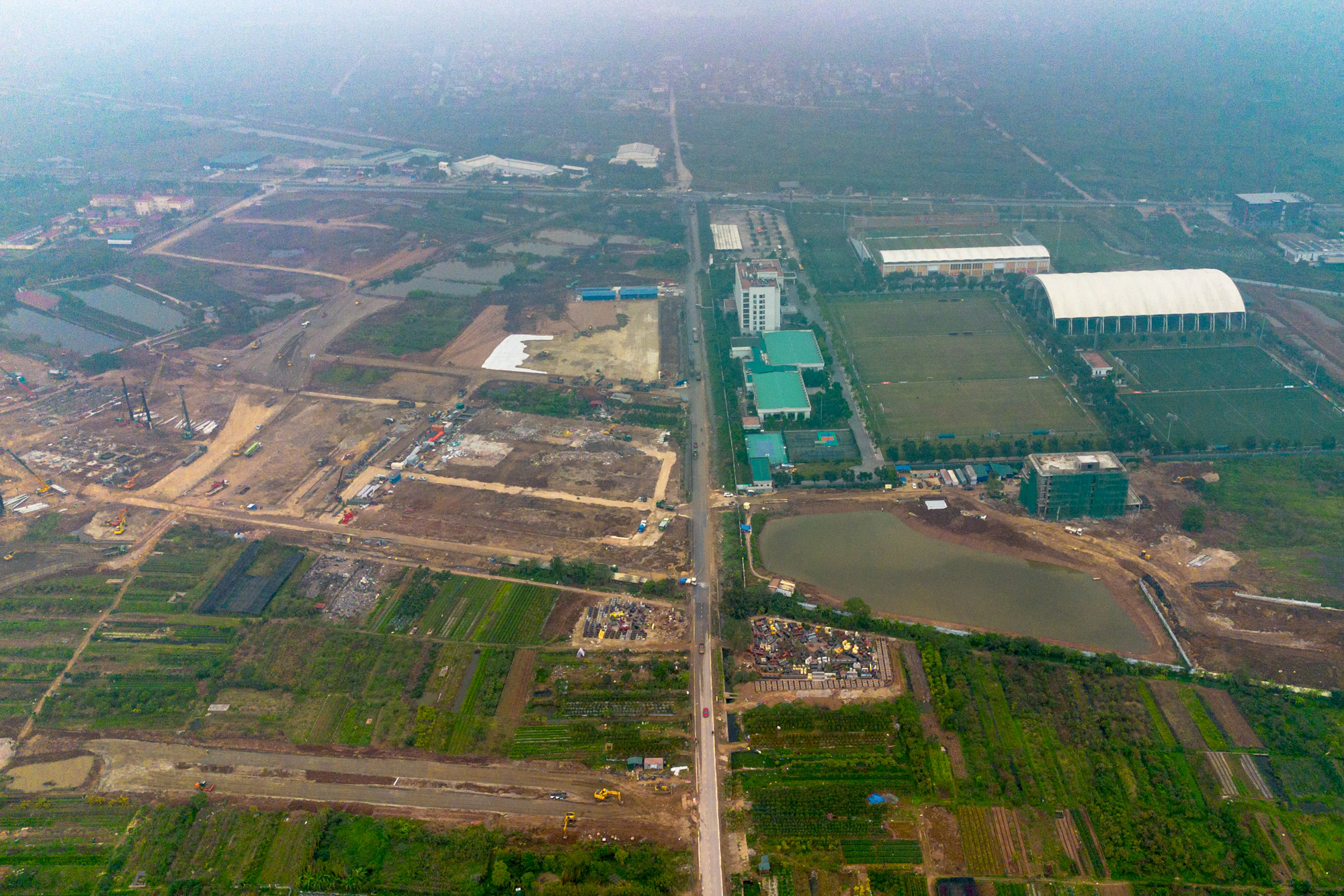 Toàn cảnh công trường sân vận động 60.000 chỗ lớn thứ 2 Việt Nam: Có mặt bằng 