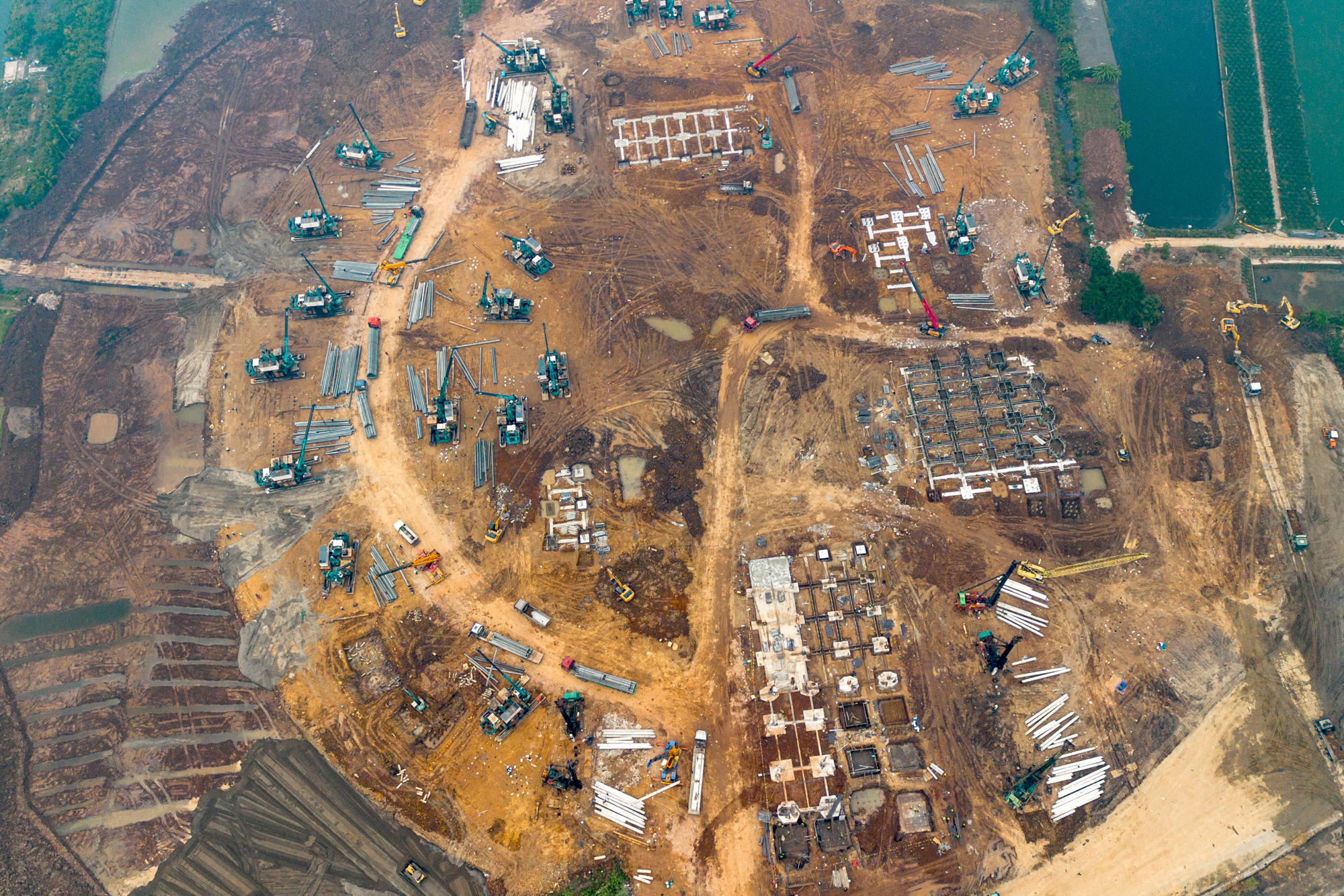 Toàn cảnh công trường sân vận động 60.000 chỗ lớn thứ 2 Việt Nam: Có mặt bằng 