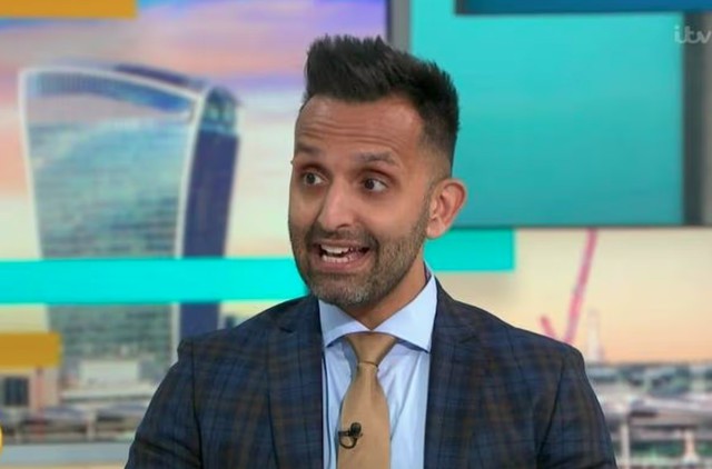 Bác sĩ đa khoa cảnh báo trực tiếp những ai đang dùng điện thoại kiểu này - Ảnh 1.