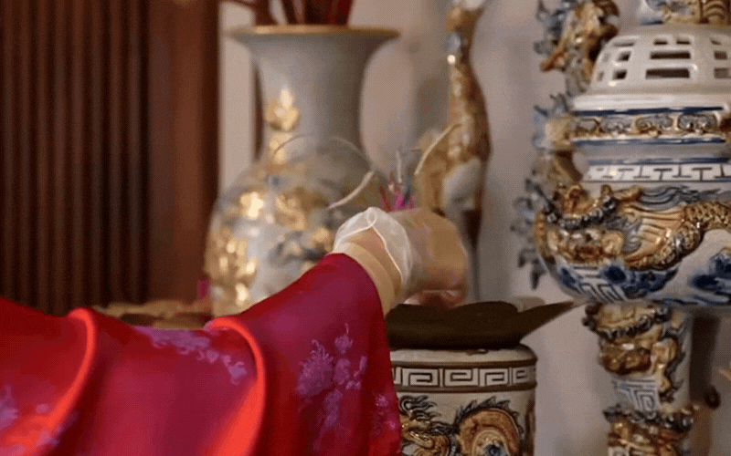 Hóa ra bao năm nay nhiều nhà vẫn đang tỉa chân nhang sai cách: Một cái "tiện tay" thôi bảo sao làm mãi chẳng giàu! - Ảnh 1.