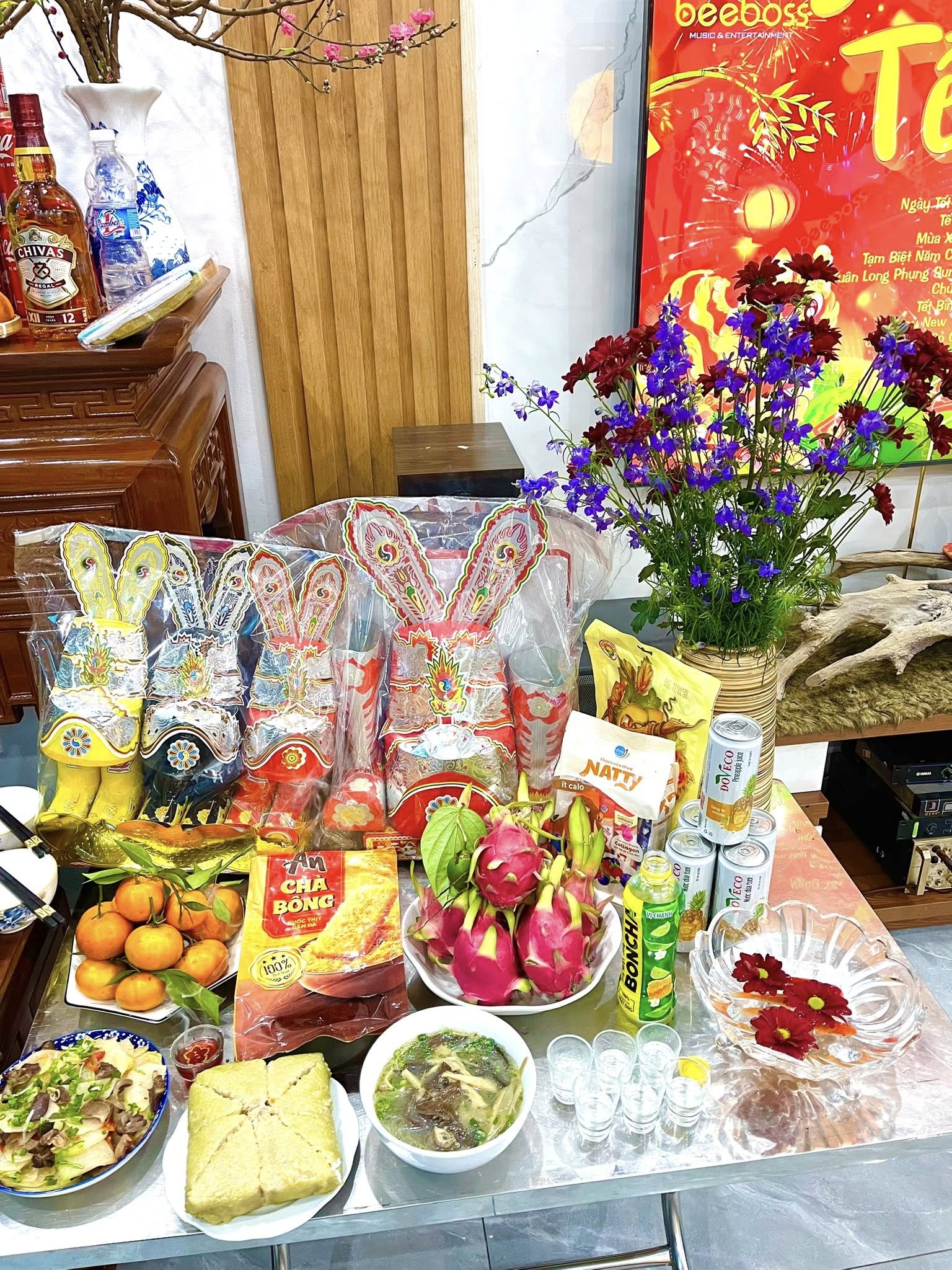 Cuộc đua khoe mâm cúng ông Công ông Táo đổ bộ MXH, loạt món đặc sản được "lên mâm" - Ảnh 2.