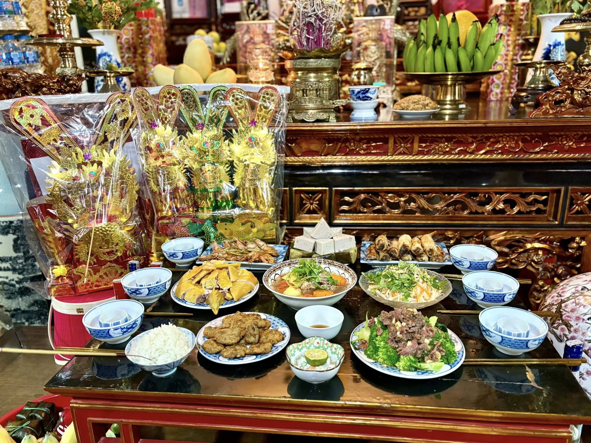 Cuộc đua khoe mâm cúng ông Công ông Táo đổ bộ MXH, loạt món đặc sản được "lên mâm" - Ảnh 6.