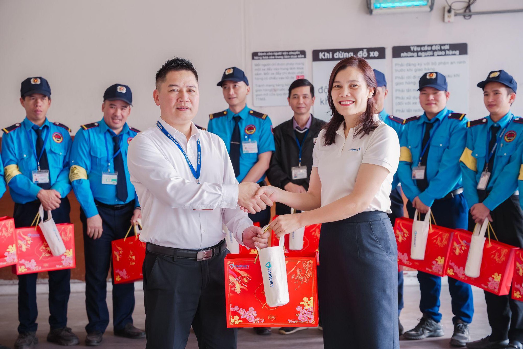 FAIRVIET triển khai “Tết An Vui – Xuân Vững Chãi”: Khi doanh nghiệp chung tay tri ân lực lượng trực Tết - Ảnh 1. FAIRVIET triển khai “Tết An Vui – Xuân Vững Chãi”: Khi doanh nghiệp chung tay tri ân lực lượng trực Tết - Ảnh 1.