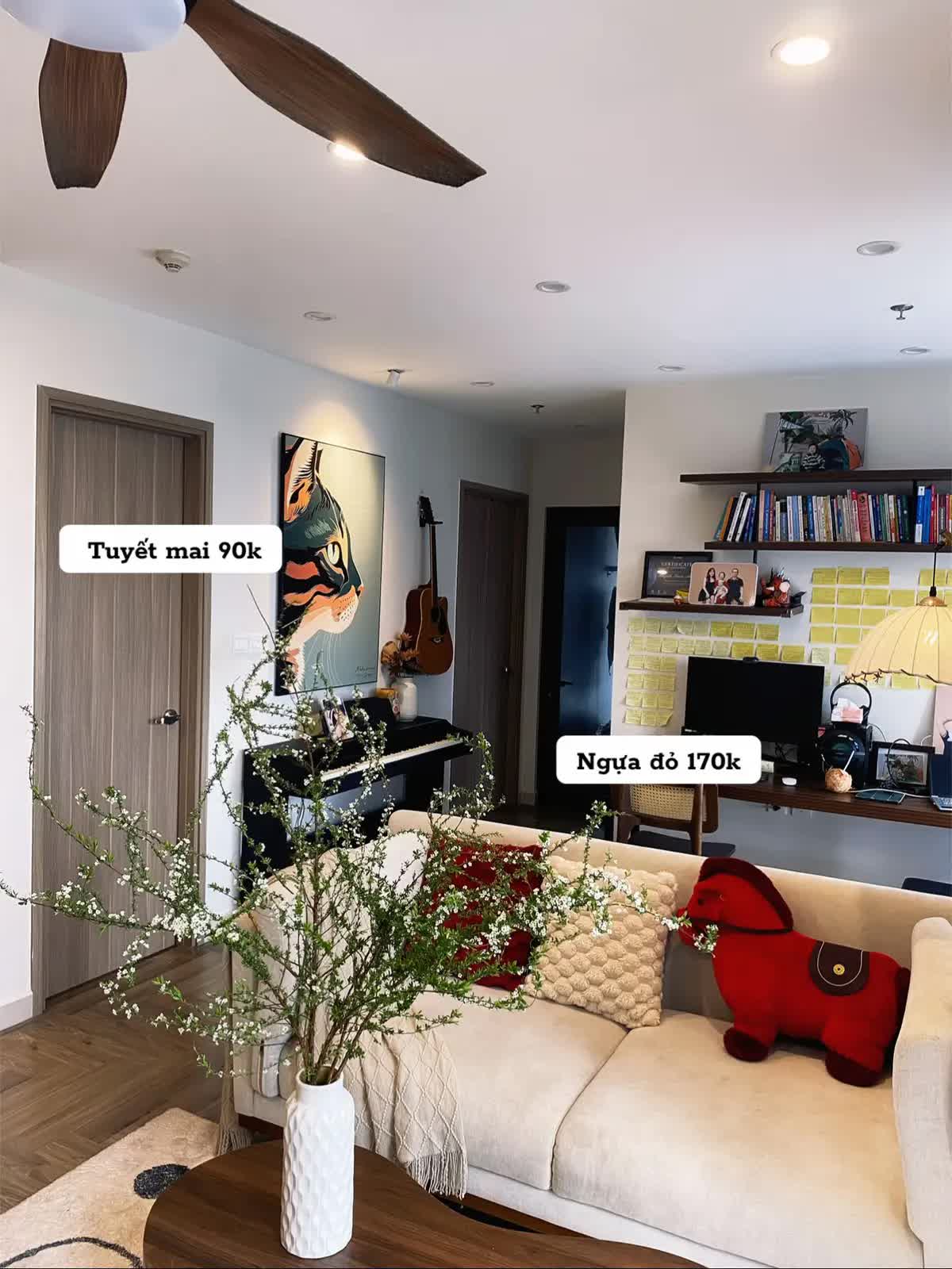 Vợ đảm ở Hà Nội dự trù chi tiêu Tết cho 3 gia đình gói gọn 21 triệu: Cành đào 300k, tuyết mai 90k... hoa rực rỡ khắp nhà- Ảnh 6.