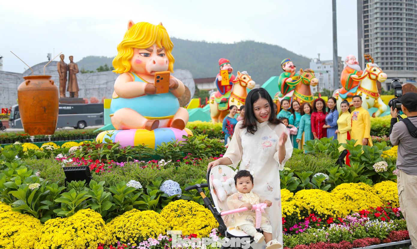 Linh vật Gia Lai 2026 gây sốt với ngựa ' mặt cộc ' cầm iPhone và ngựa ' Superman ' - Ảnh 5.