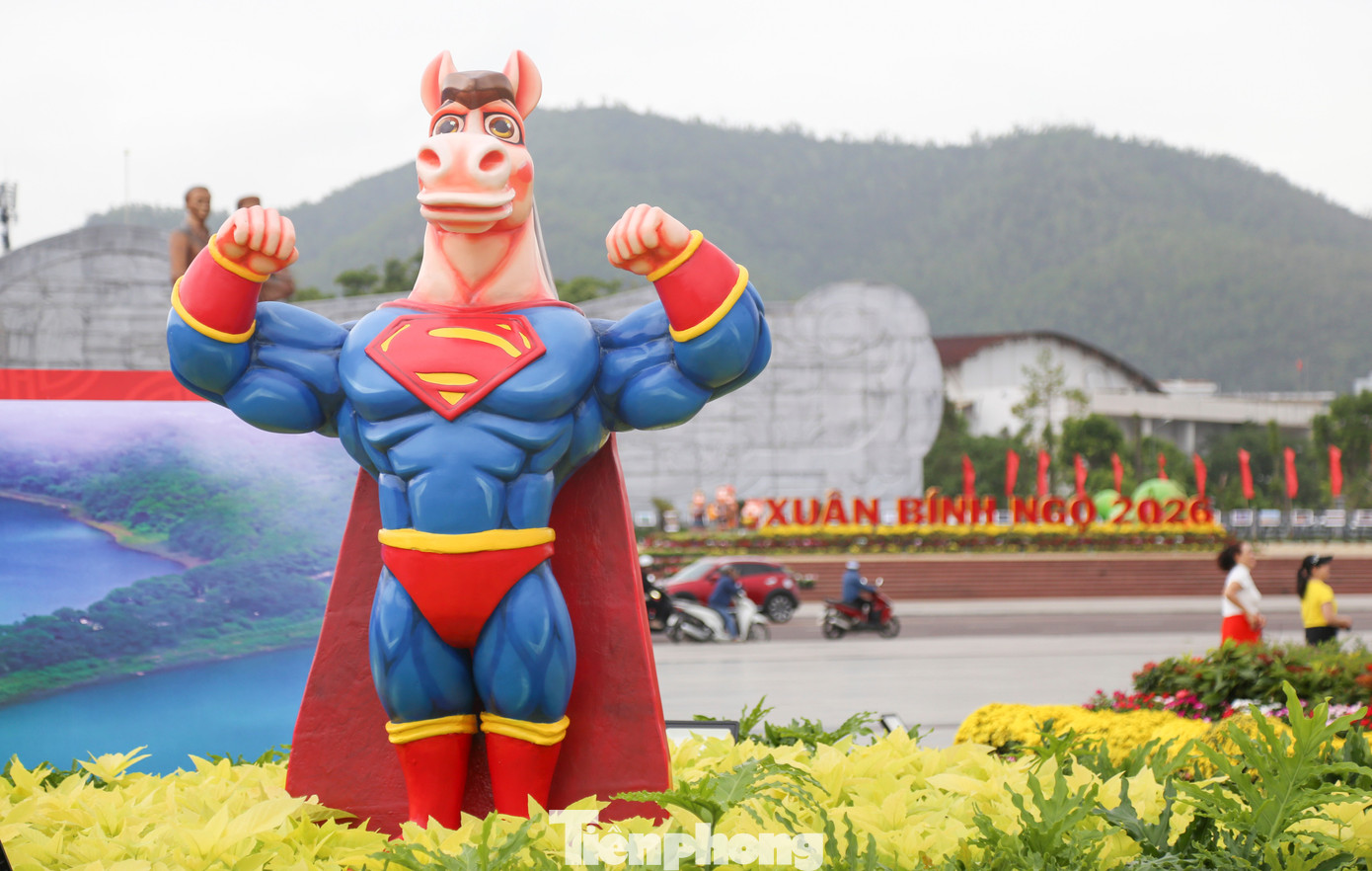 Linh vật Gia Lai 2026 gây sốt với ngựa ' mặt cộc ' cầm iPhone và ngựa ' Superman ' - Ảnh 7.