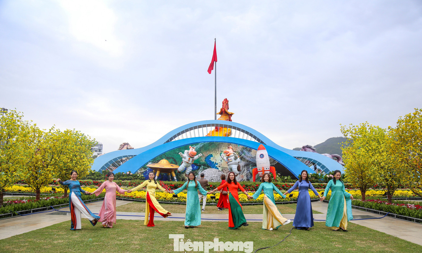 Linh vật Gia Lai 2026 gây sốt với ngựa ' mặt cộc ' cầm iPhone và ngựa ' Superman ' - Ảnh 14.