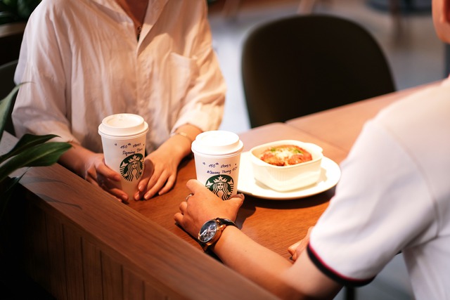 Comment chấn động của Starbucks Việt Nam đang khiến dân mạng chia sẻ chóng mặt: 1 bài đăng được 1 cốc nước?- Ảnh 4.