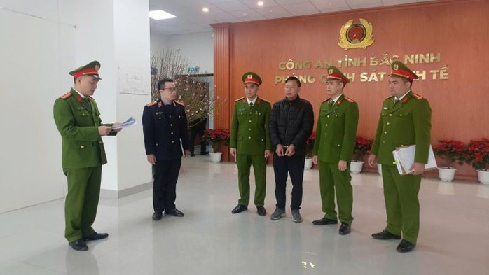 Trộn chất cấm độc hại để chế biến riềng xay bán người dân chế biến thức ăn - Ảnh 1.