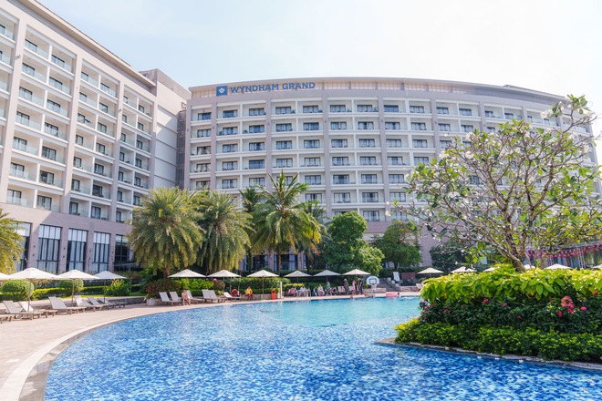 Tết đang mệt dần, và nhiều người chỉ muốn được "biến mất" vài ngày- Ảnh 9.