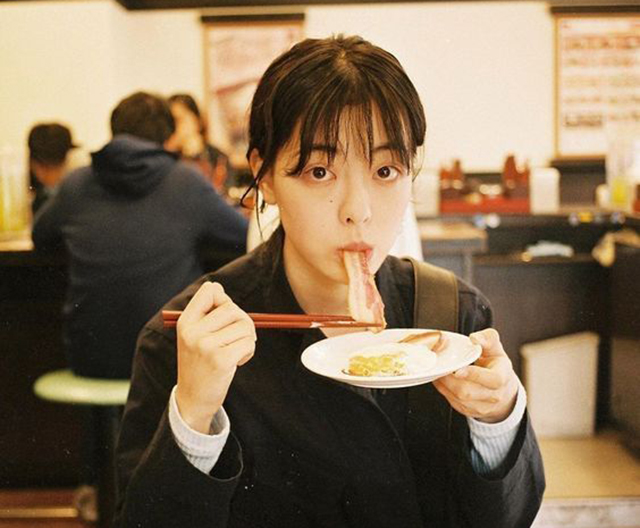 Nguy cơ ung thư vú ở phụ nữ trẻ tăng cao qua chế độ ăn uống không lành mạnh - Ảnh 1.