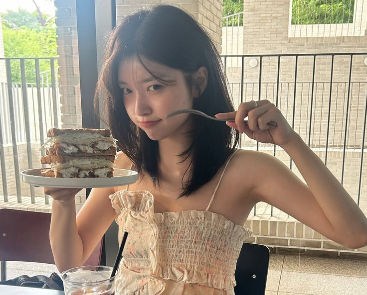 Nguy cơ ung thư vú ở phụ nữ trẻ tăng cao qua chế độ ăn uống không lành mạnh - Ảnh 2.