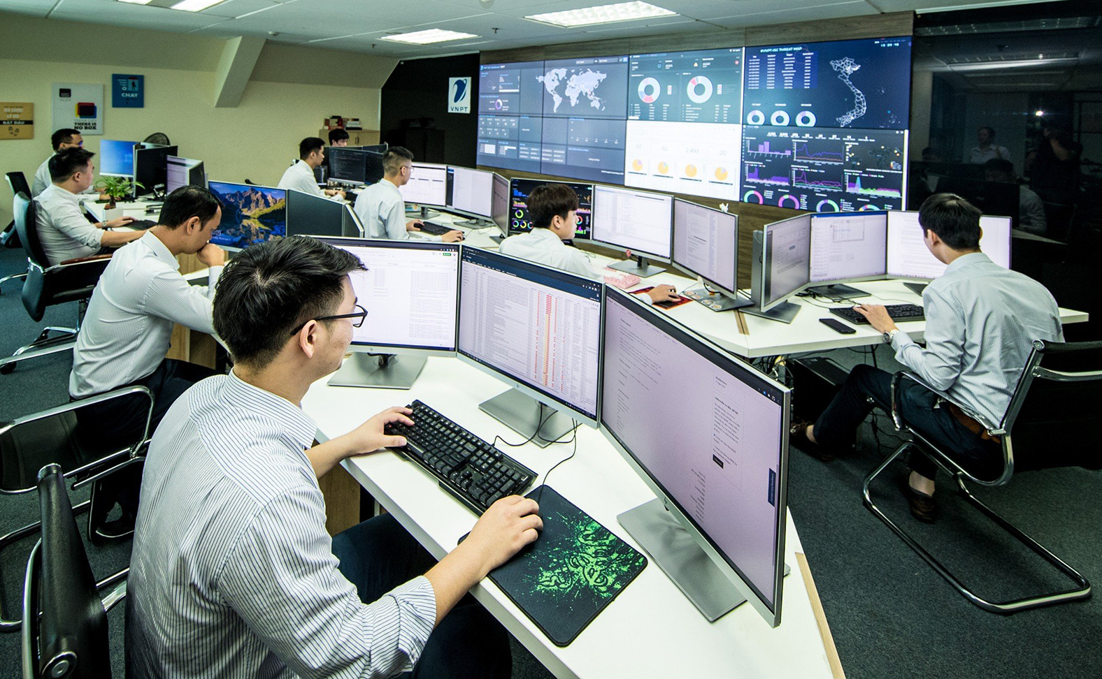 "Nền kinh tế" tội phạm mạng bùng nổ, doanh nghiệp buộc phải chuyển từ phòng thủ sang chủ động - Ảnh 1.