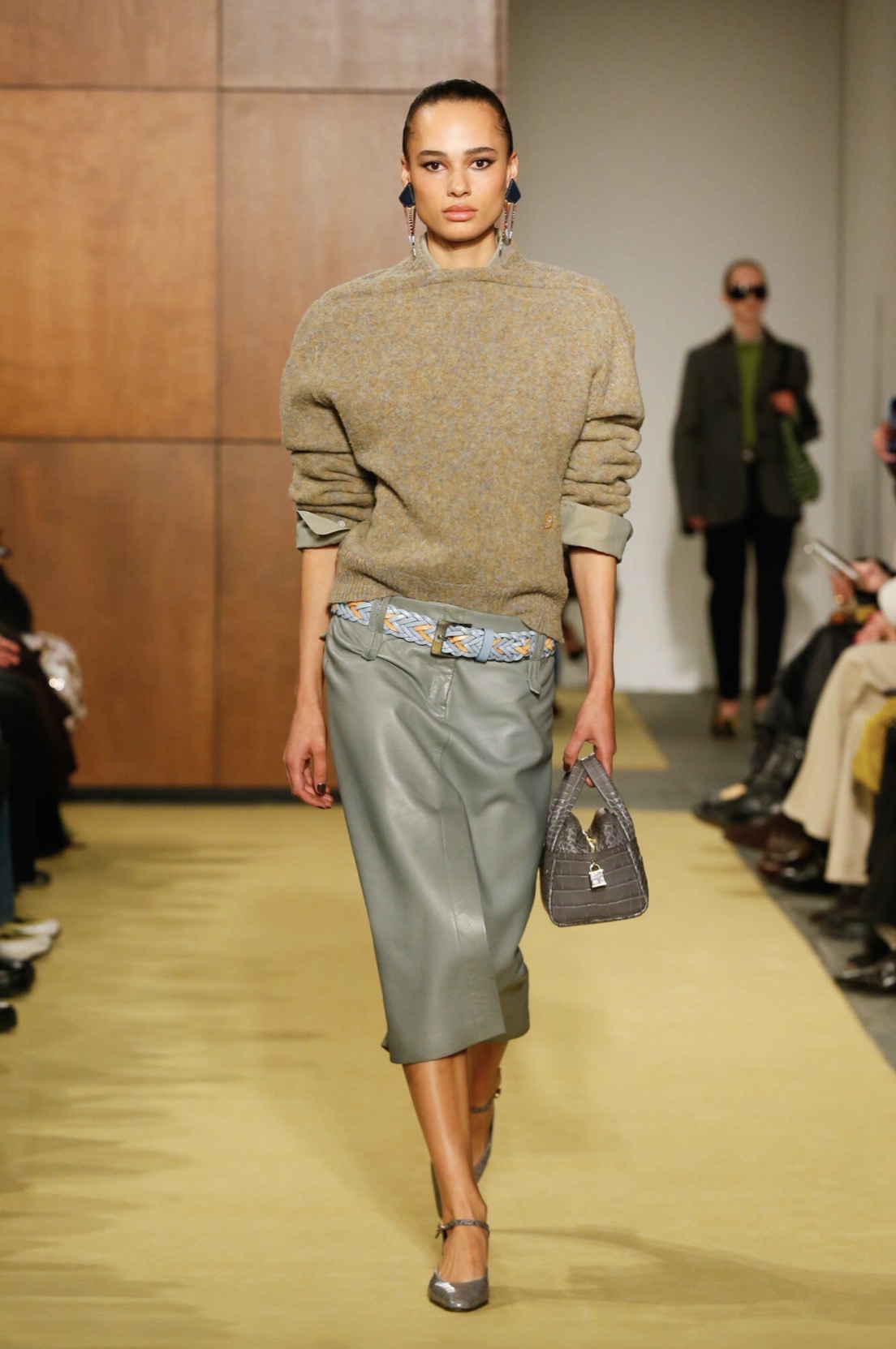 Trang phục kinh điển được “nới lỏng”: Thu/Đông 2026 và cuộc thử nghiệm cá nhân hóa - Ảnh 7.