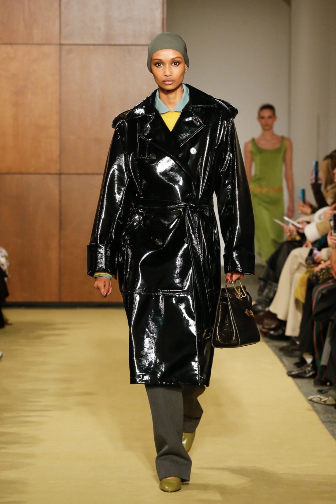 Trang phục kinh điển được “nới lỏng”: Thu/Đông 2026 và cuộc thử nghiệm cá nhân hóa - Ảnh 8.