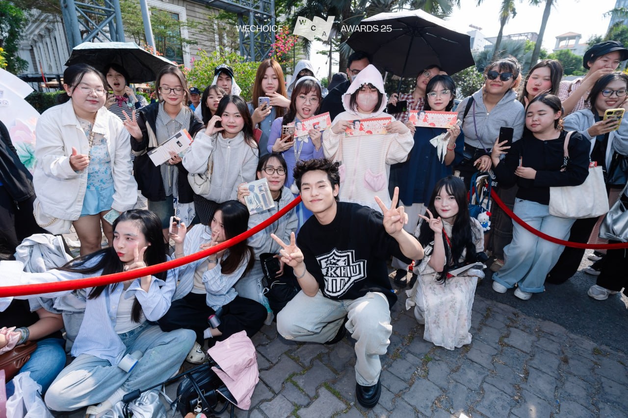 Toàn cảnh "vũ trụ" fandom IDOL14 tại WeChoice Awards 2025: Loạt hoạt động lần đầu tiên xuất hiện! - Ảnh 8.