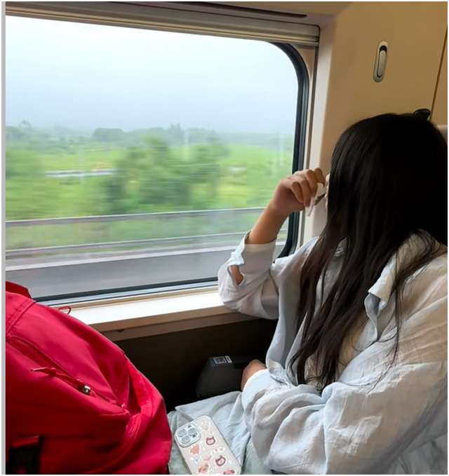 Đi 5.000km về quê ăn Tết, ngó vào phòng ngủ thấy bố mẹ làm điều này với 3,6 tỷ, tôi bắt xe trở ngược lại thành phố: “Xin buông tha cho con”- Ảnh 5.