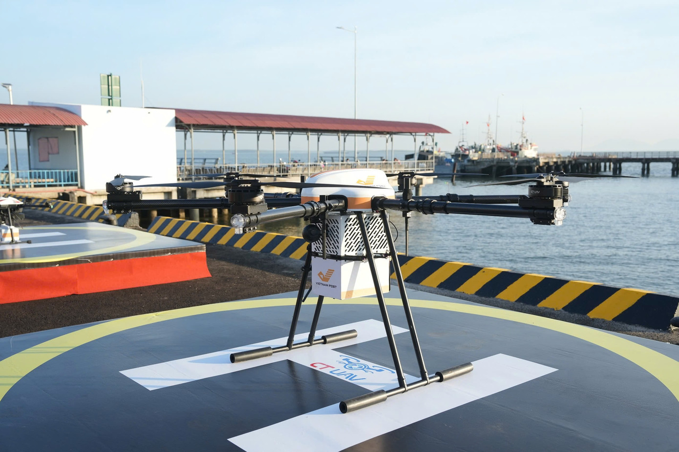 Triển khai UAV giao hàng vượt biển tại TPHCM: Bước tiến trong kinh tế vĩ mô 2026 - Ảnh 2. Triển khai UAV giao hàng vượt biển tại TPHCM: Bước tiến trong kinh tế vĩ mô 2026 - Ảnh 2.