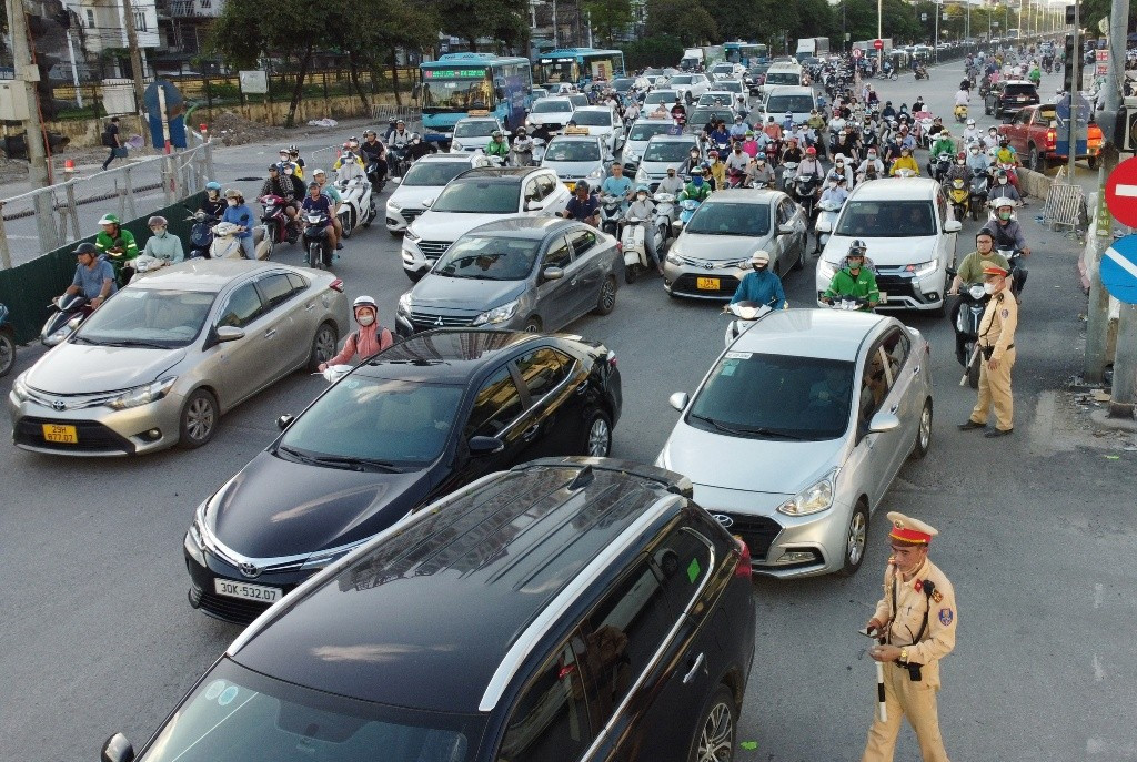 Hà Nội: Cấm xe taxi vào giờ cao điểm trên phố Khâm Thiên từ ngày 14/2