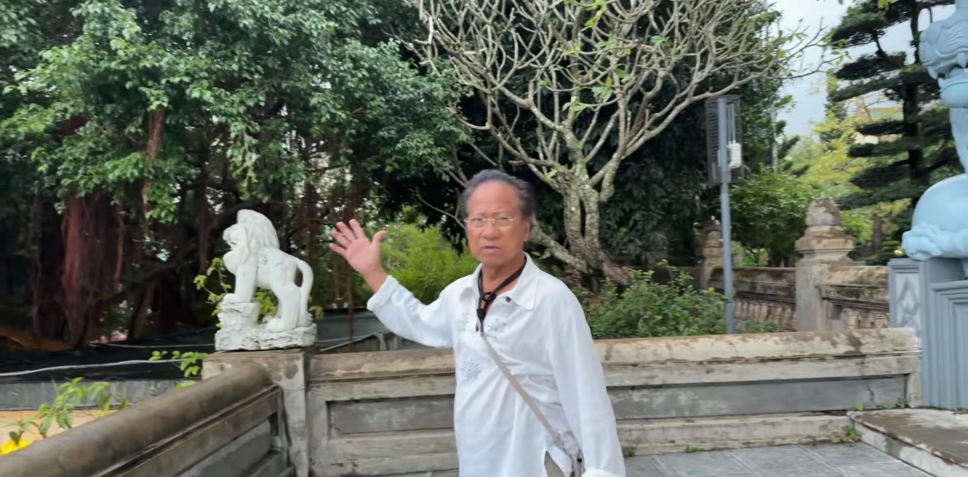 Chế Linh U90 tới ngôi chùa lớn nhất Đà Nẵng, cầu một điều- Ảnh 1.