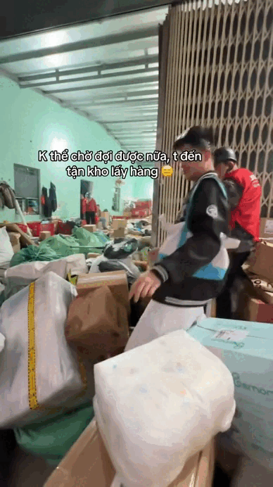 Chờ mòn cổ , dân tình ra kho hàng giải cứu đơn hàng Tết kịp đón xuân 2026 - Ảnh 3.