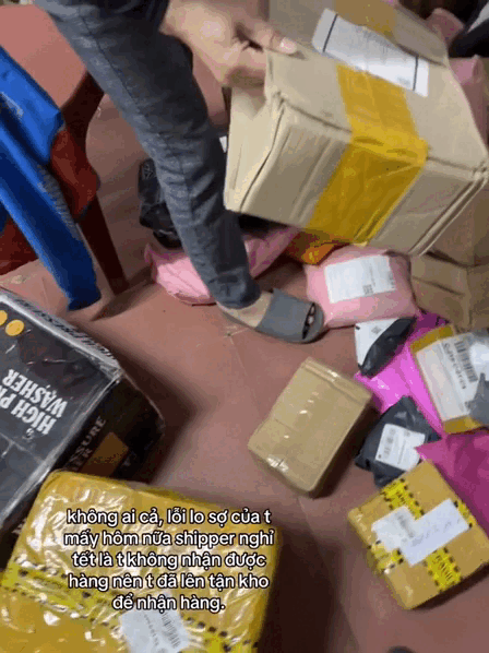 Chờ mòn cổ , dân tình ra kho hàng giải cứu đơn hàng Tết kịp đón xuân 2026 - Ảnh 2.