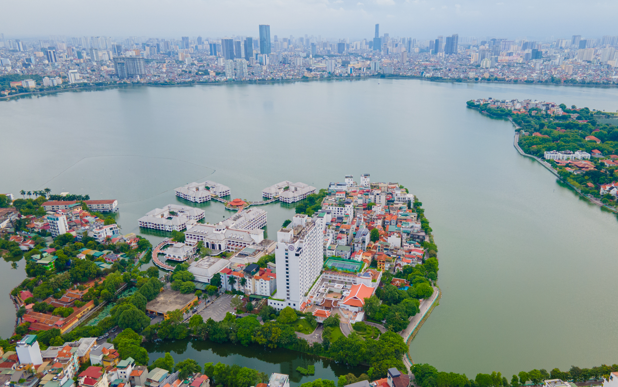 Toàn cảnh dự án 30.000 tỷ giúp hồ Tây “lột xác”: Giữ nguyên mặt nước, thêm vườn hoa, quảng trường nổi và bãi xe ngầm- Ảnh 1.