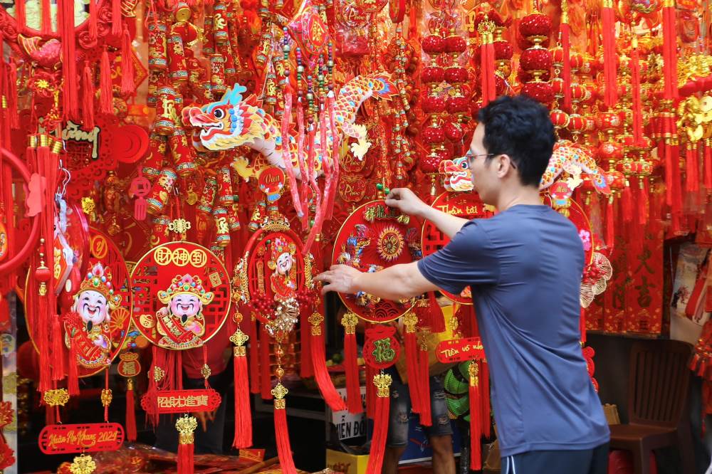 Doanh thu tăng vọt dịp Tết: Hộ kinh doanh có bị truy thu thuế? - Ảnh 1.