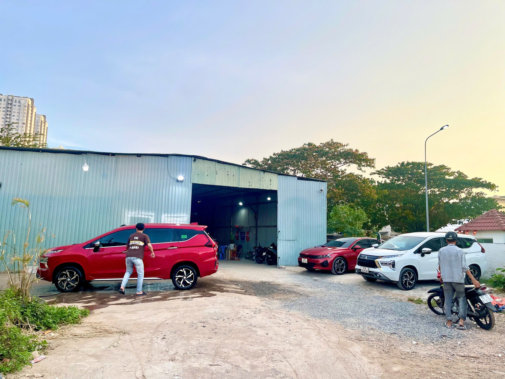 Thuê xe tự lái cận Tết 2026: Giá rẻ cạn kiệt , tìm xe khó khăn - Ảnh 2. Thuê xe tự lái cận Tết 2026: Giá rẻ cạn kiệt , tìm xe khó khăn - Ảnh 2.