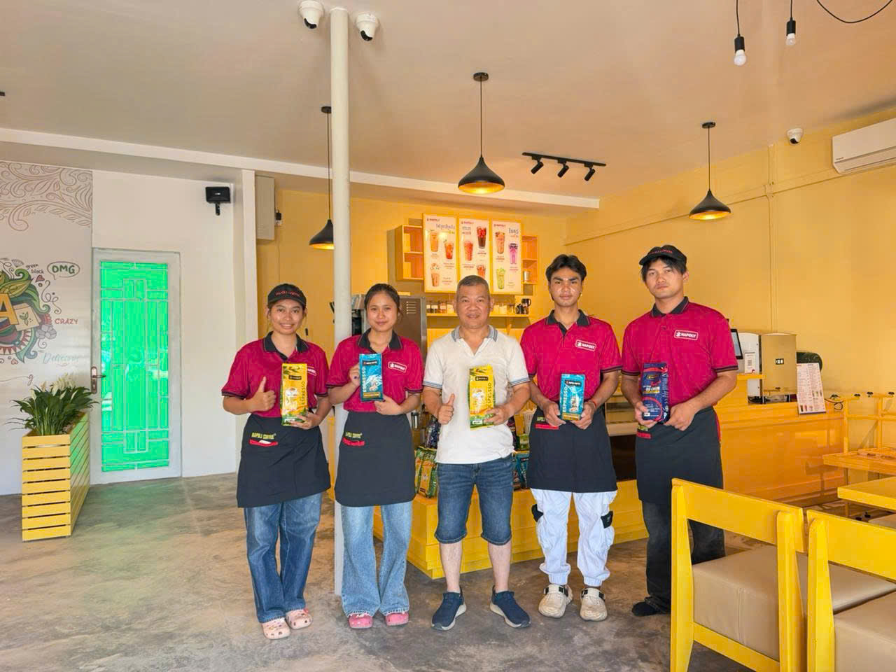 Napoly Coffee khai trương quán cà phê nhượng quyền đầu tiên tại Campuchia - Ảnh 1. Napoly Coffee khai trương quán cà phê nhượng quyền đầu tiên tại Campuchia - Ảnh 1.