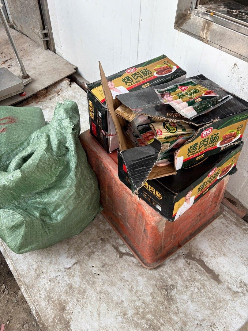 Phát hiện vụ buôn bán thực phẩm đông lạnh lạ tại TP . HCM , Cảnh sát ra tay xử lý - Ảnh 7.