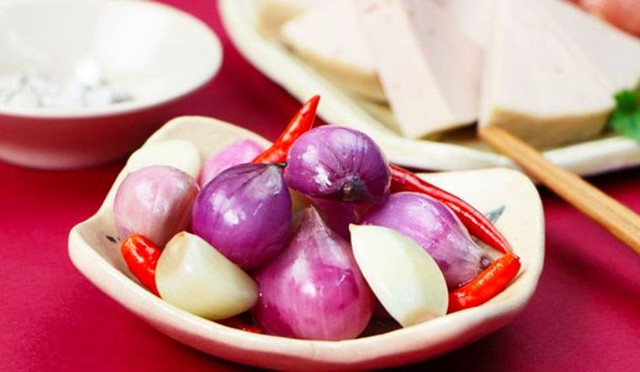 Tết vẫn vui, mâm cỗ vẫn đủ vị: Vì sao dưa hành - món bị đồn “dễ gây ung thư” - thực ra không đáng sợ như nhiều người nghĩ?- Ảnh 3.
