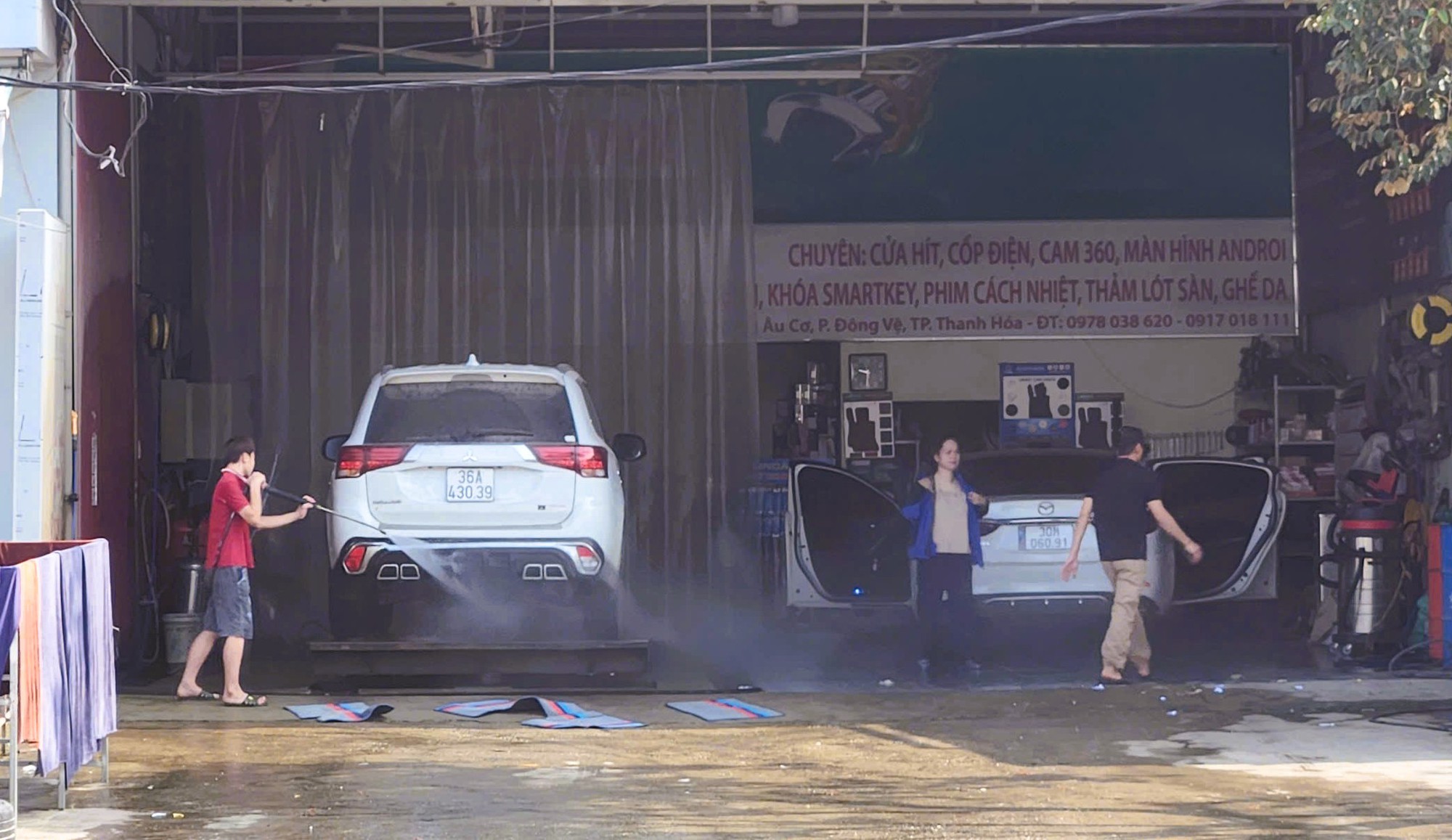 Những nghề "hốt bạc" ngày cận Tết - Ảnh 1.