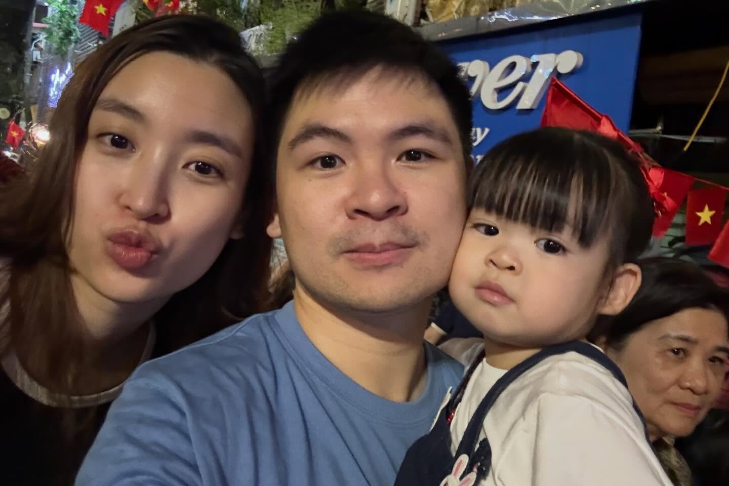 Đỗ Mỹ Linh và Đỗ Vinh Quang đón năm mới: Khoảnh khắc ngọt ngào và sắc đẹp tự nhiên - Ảnh 2.