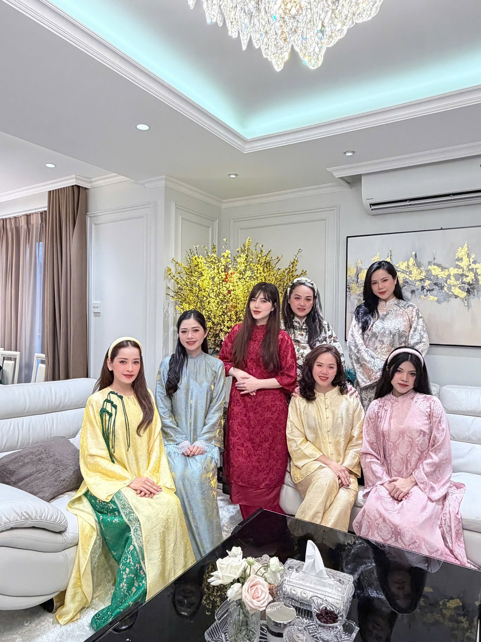 Gia tộc Chi Pu - đệ nhất mỹ nhân Việt Nam ăn Tết 2026 như thế nào? - Ảnh 1.