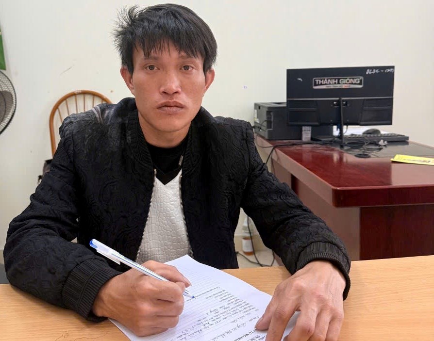 Ra lệnh tạm gia Vũ Văn Tân sinh năm 1989 vì đốt chùa - Ảnh 1.