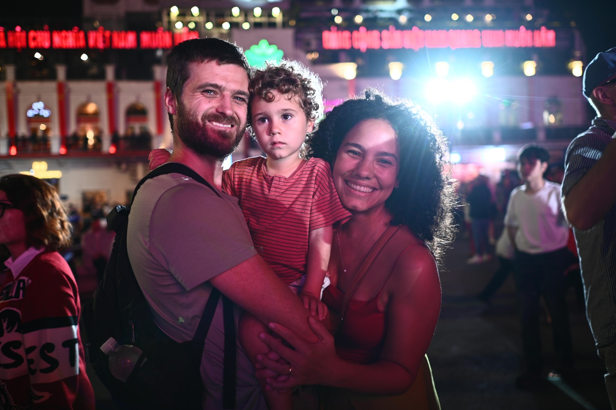 Pháo hoa rực rỡ trên bầu trời, chào đón năm mới 2026- Ảnh 6.