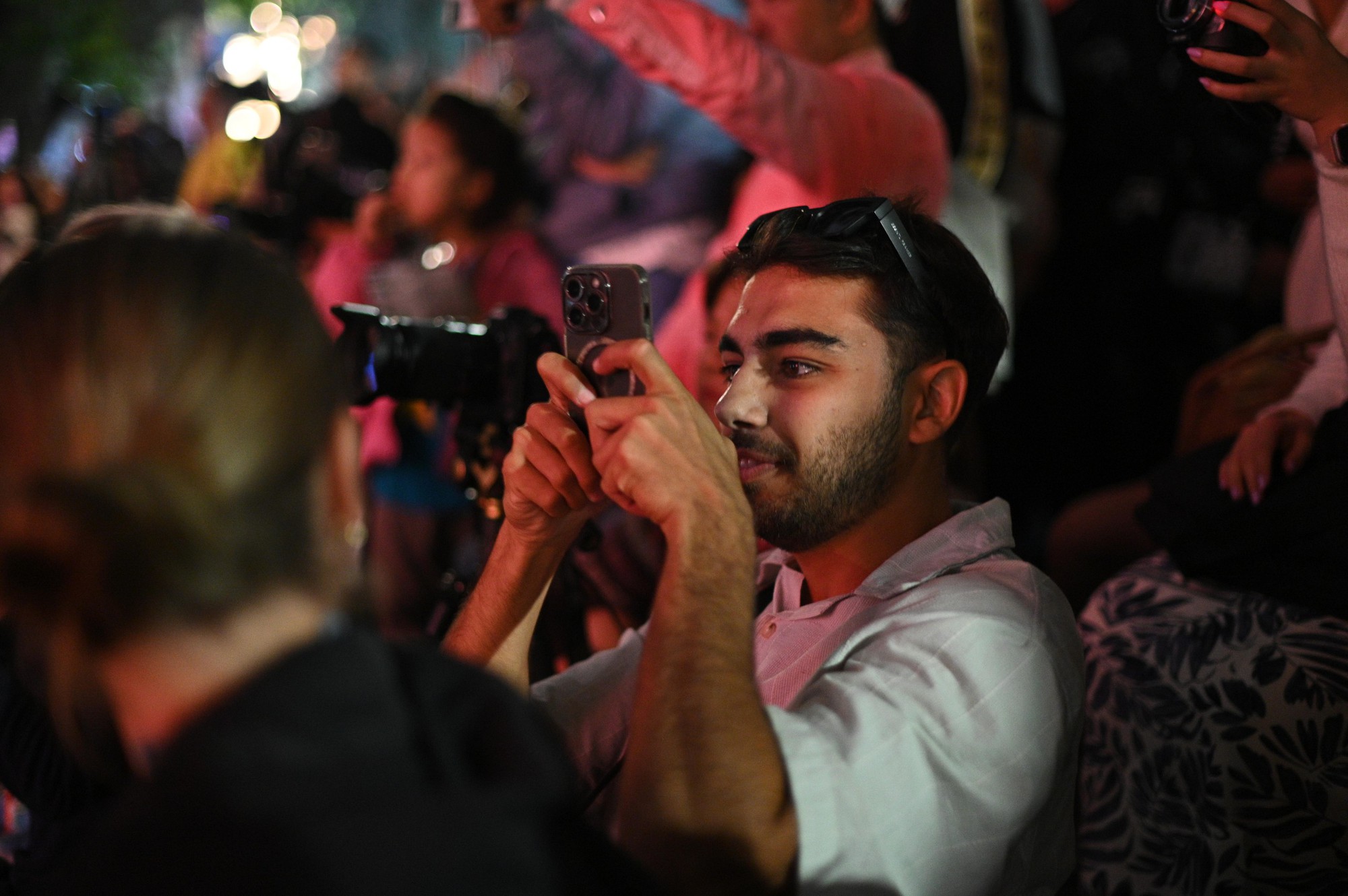 Pháo hoa rực rỡ trên bầu trời, chào đón năm mới 2026- Ảnh 29.