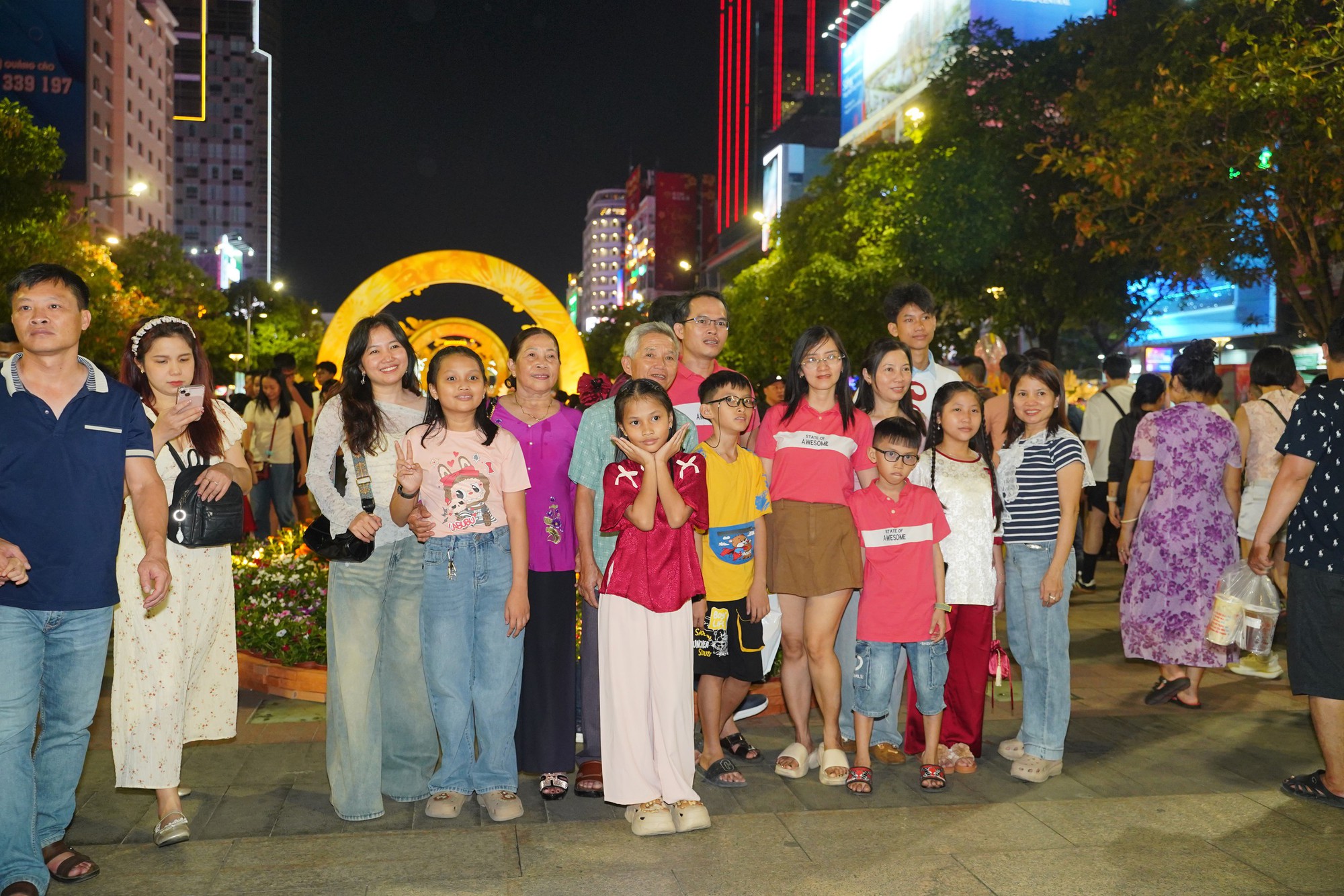 Pháo hoa rực rỡ trên bầu trời, chào đón năm mới 2026- Ảnh 18.